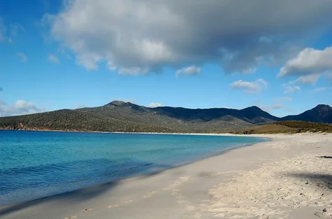 Discover Wineglass Bay: Tasmania’s Hidden Gem | Wineglass Bay Review